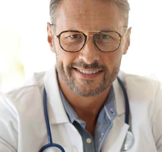 https://www.drrxmmcsf.com/wp-content/uploads/2019/01/doctor_03-640x600.jpg